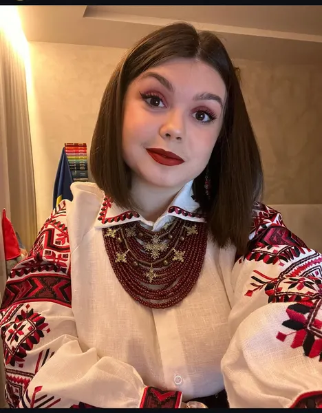 Образ із прикрасою